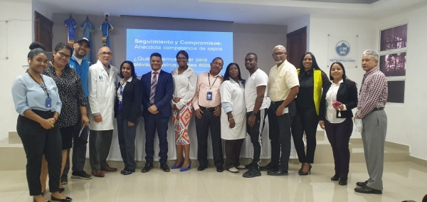 PROÉTICA imparte taller a personal hospital Marcelino Vélez Santana.