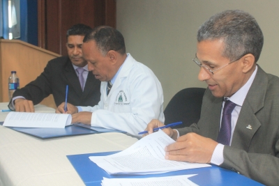 Hospital de Herrera y ARS SEMMA firman acuerdo