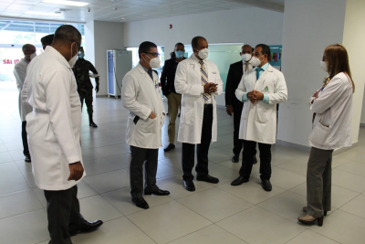 Doctor Willy E. Victoria realiza recorrido por las instalaciones del hospital Marcelino Vélez Santana