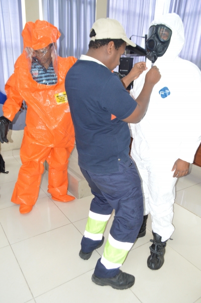Imparte curso Adiestramiento sobre Manejo de Sustancias  Peligrosas  y  Procedimiento de Descontaminación