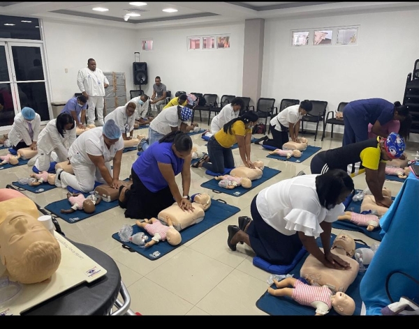 Personal emergencias del hospital Marcelino Vélez Santana recibe capacitación