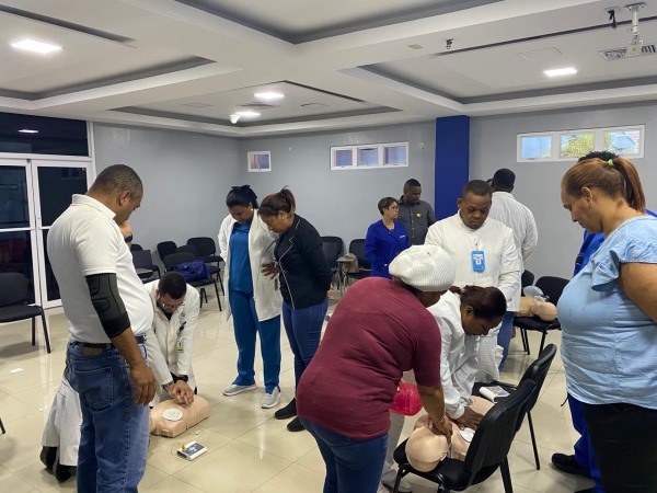 Ofrecen entrenamiento en Soporte Vital Básico y Desfibrilación Externa Automática