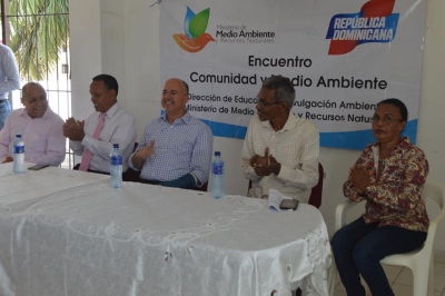 Frank Soto presente en la mesa principal que se llevó a cabo en el Colectivo de Salud Popular