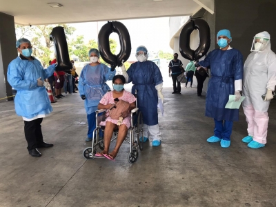 Egresan a paciente número 100 recuperado de Covid-19