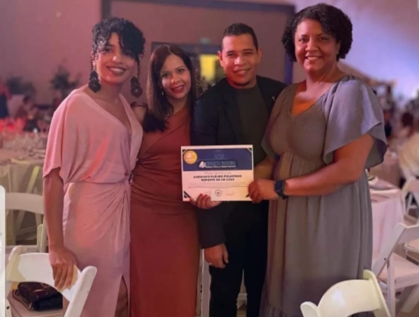 Médicos de UCI del hospital Marcelino Vélez ganan 4to lugar en presentación de póster en Congreso Nacional de Medicina Crítica y Cuidados Intensivos