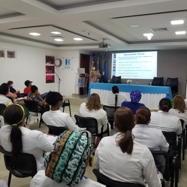 Personal hospital Marcelino Vélez Santana participa en conferencia “Camino a la donación”