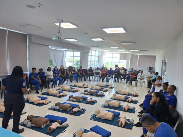 Personal del departamento de Emergencia del Hospital Dr. Marcelino Vélez Santana recibe capacitación en Soporte Básico de Vida y uso del Desfibrilador Automático (BLS/DEA) – Manejo Básico Vias Aéreas.